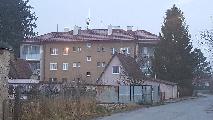 Reference Milan Beneš Klempíři a Pokrývači:  Rekonstrukce střechy na objektu bytového domu ve Svitávách z betonové tašky Bramac Classic v červenohnědé barvě.